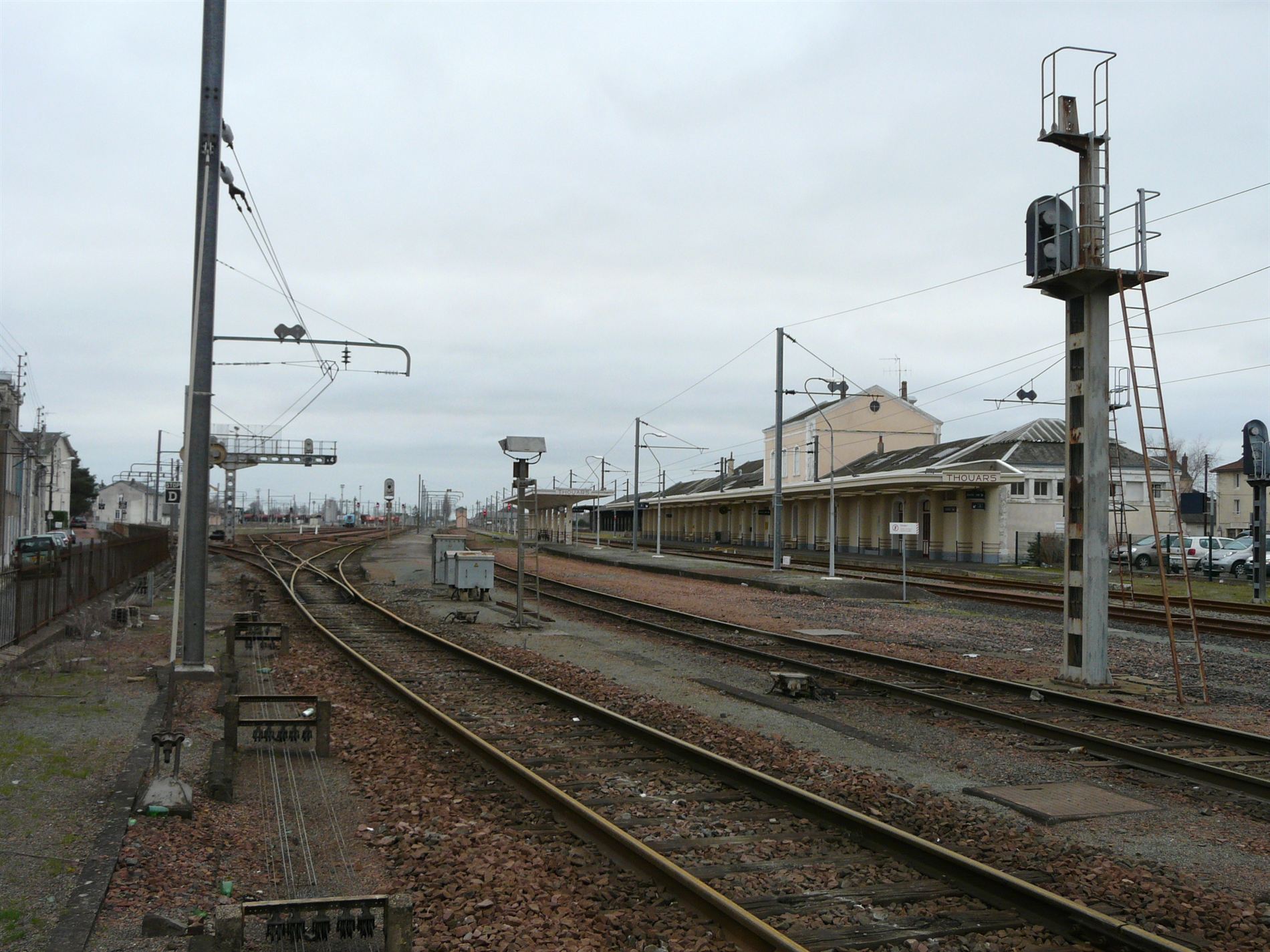 Les quais de la gare de Thouars