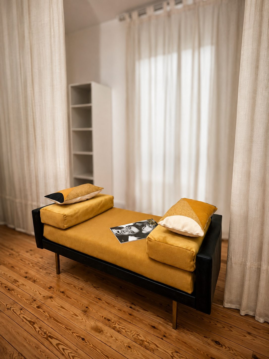 La banquette de lecture de la chambre moderniste de la Villa Folie