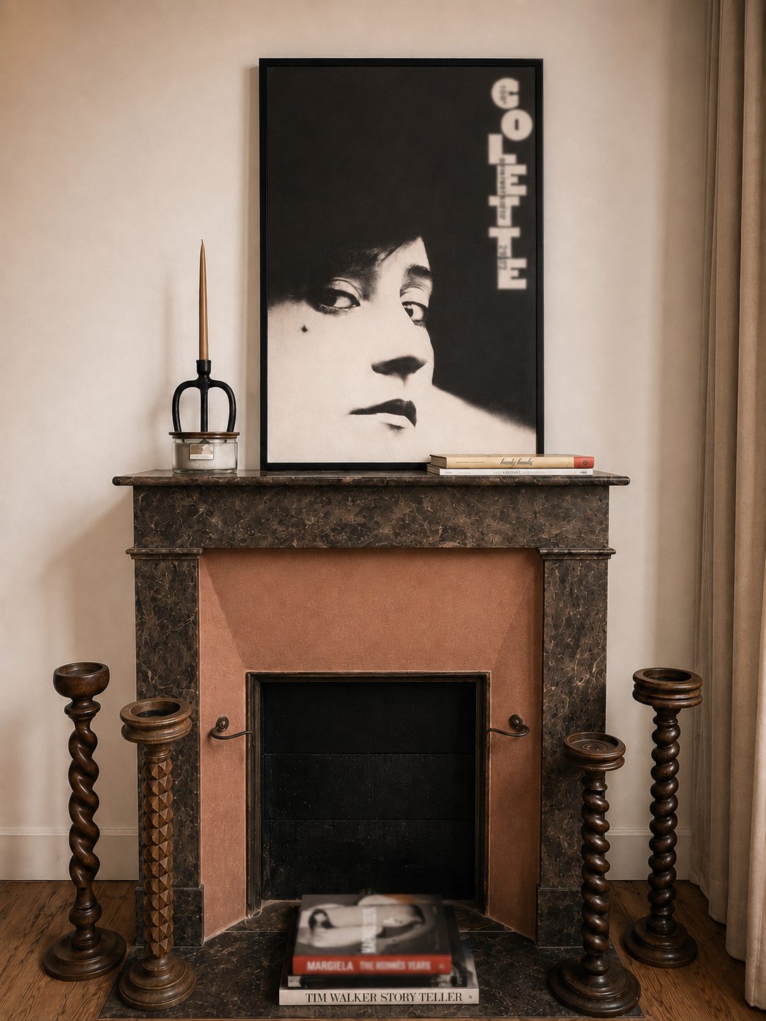 La cheminée d'époque de la chambre moderniste de la Villa Folie