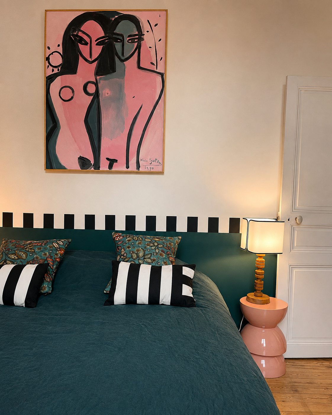 Le lit double de la chambre naturaliste de la Villa Folie