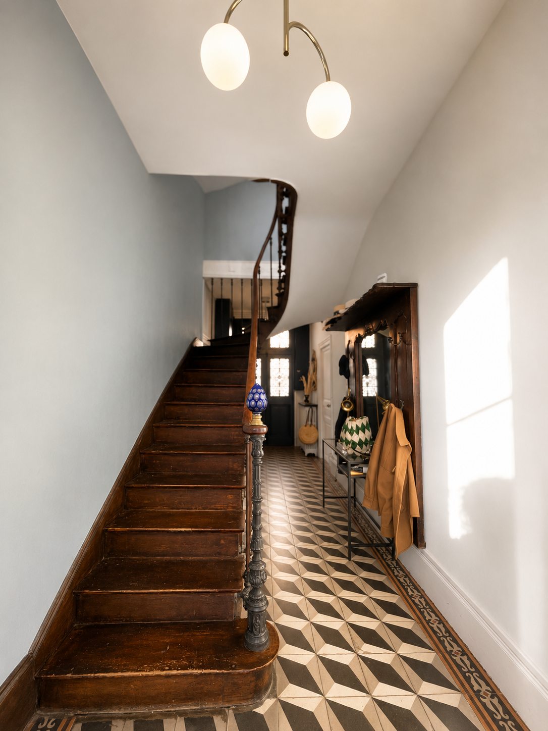 L'entrée et l'escalier de la Villa Folie