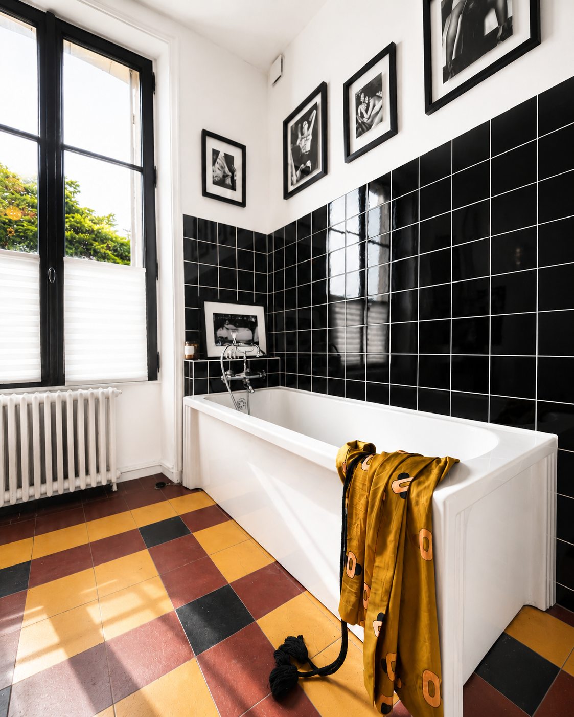 La baignoire de la grande salle de bain de la Villa Folie