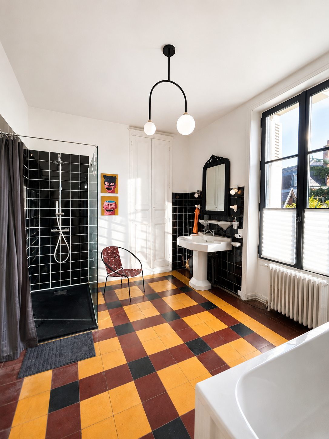 La grande salle de bain de la Villa Folie